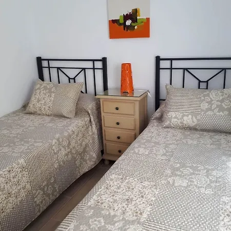 With 3 Bedrooms In Fuengirola, With Furnished Terrace - 10 M Apartment *