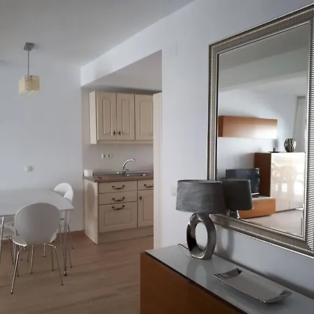 With 3 Bedrooms In Fuengirola, With Furnished Terrace - 10 M Apartment Fuengirola