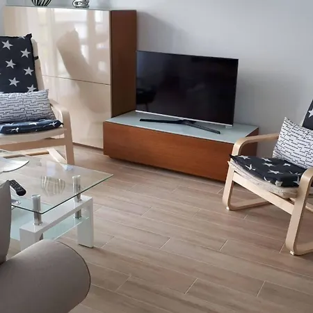With 3 Bedrooms In Fuengirola, With Furnished Terrace - 10 M Apartment