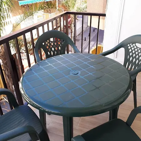 With 3 Bedrooms In Fuengirola, With Furnished Terrace - 10 M Apartment Fuengirola