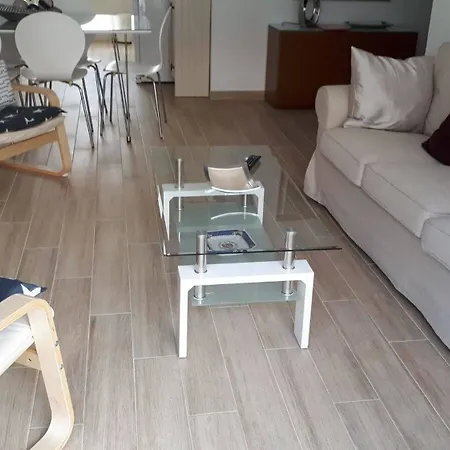 With 3 Bedrooms In Fuengirola, With Furnished Terrace - 10 M Apartment Fuengirola