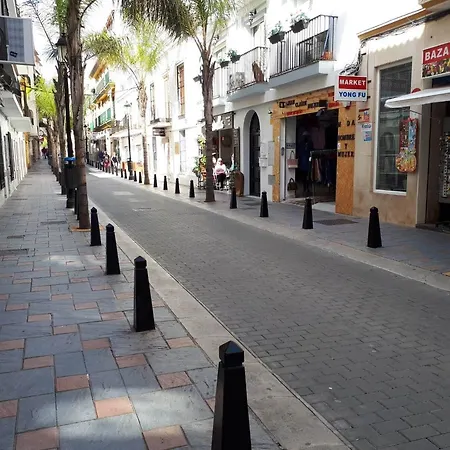 With 3 Bedrooms In Fuengirola, With Furnished Terrace - 10 M *